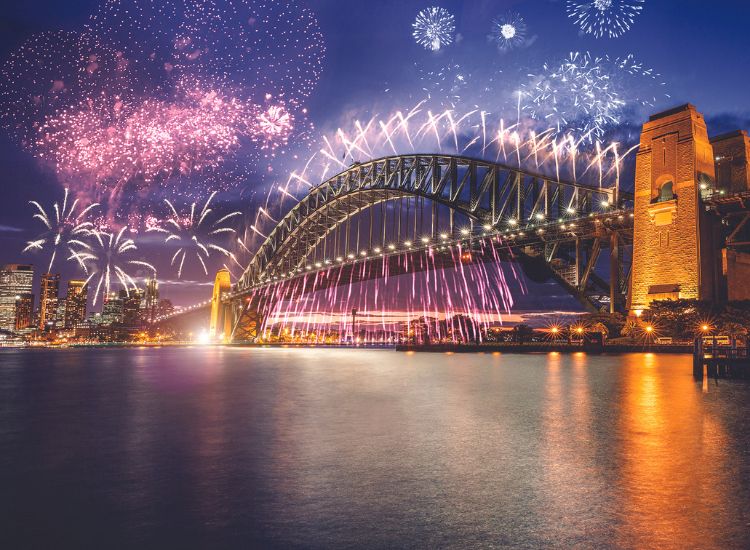 NYE fireworks pic of sydney harbour bridge