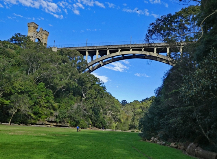 Bay Precinct, Suspension bridge and western