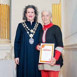 Eco Warrior Award winner Vera Yee with Mayor Zoë Baker